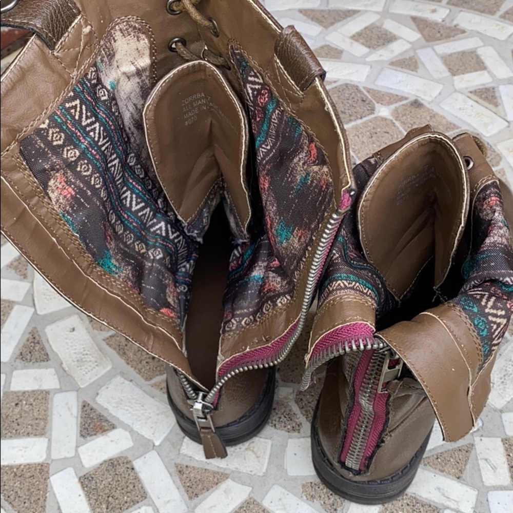 Boots - Picture 4 of 7